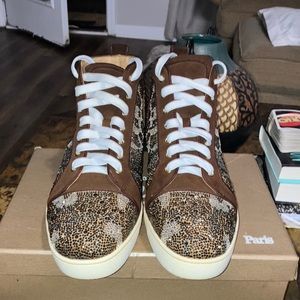 I’m selling my brown and white Christian Louboutin